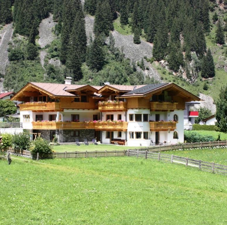 Landhaus Alpensonne Neustift im Stubaital Esterno foto